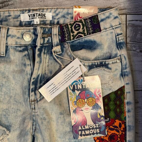 NEW ALMOST FAMOUS VINTAGE DISTRESSED PATCHWORK JEANS SZ 3, Waist 26-27 - Picture 3 of 6